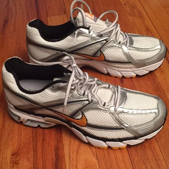 nike moto 8 running shoes